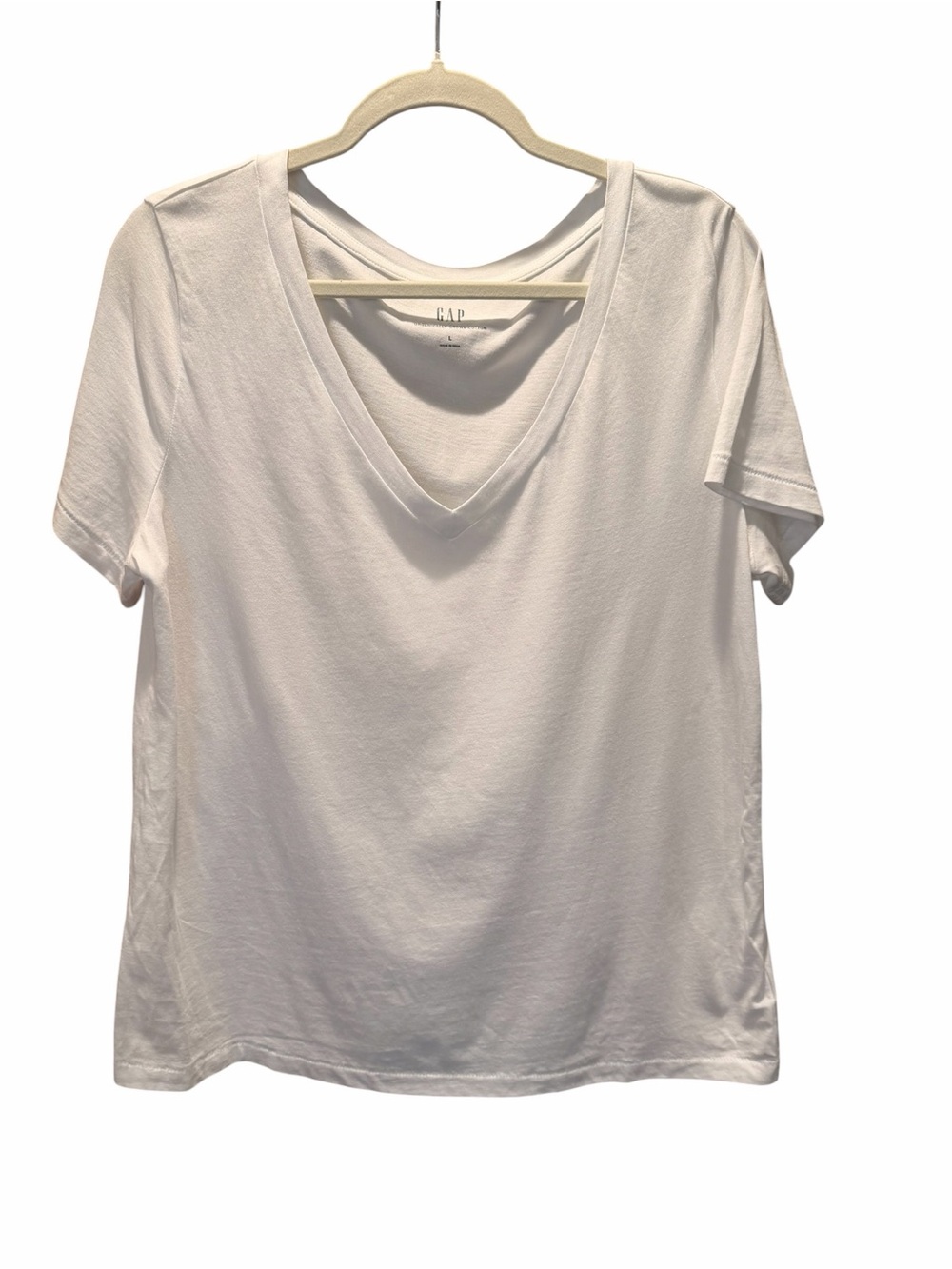 GAP White Women's V-Neck Short Sleeve Tee